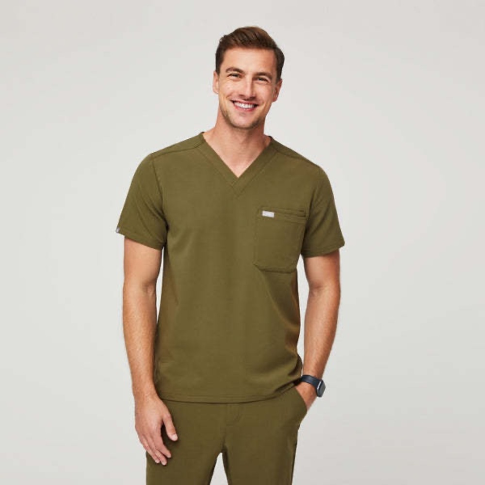 Figs Three-Pocket Scrub Top | Martini Olive